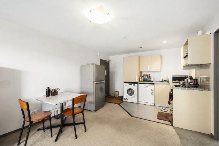 Photo of property in Dual Apartments, 201/142 Vivian Street, Te Aro, Wellington, 6011