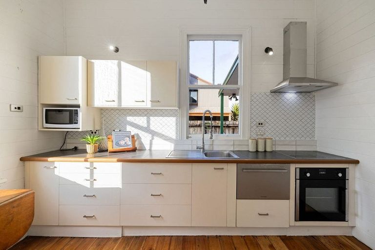 Photo of property in 128 Victoria Street, Cambridge, 3434