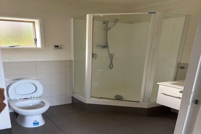 Photo of property in 224 Glamorgan Drive, Northcross, Auckland, 0630