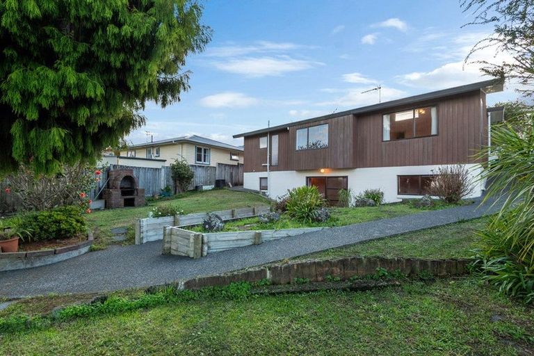 Photo of property in 16 Spencer Road, Pinehill, Auckland, 0632
