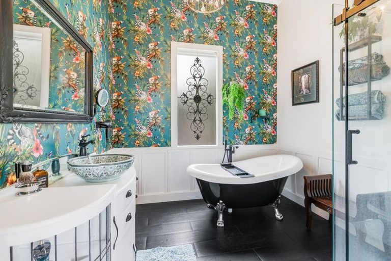 Photo of property in 1 Green Lane, Helensville, 0800