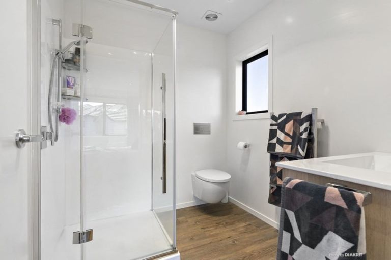 Photo of property in 22 Cresswell Place, Johnsonville, Wellington, 6037