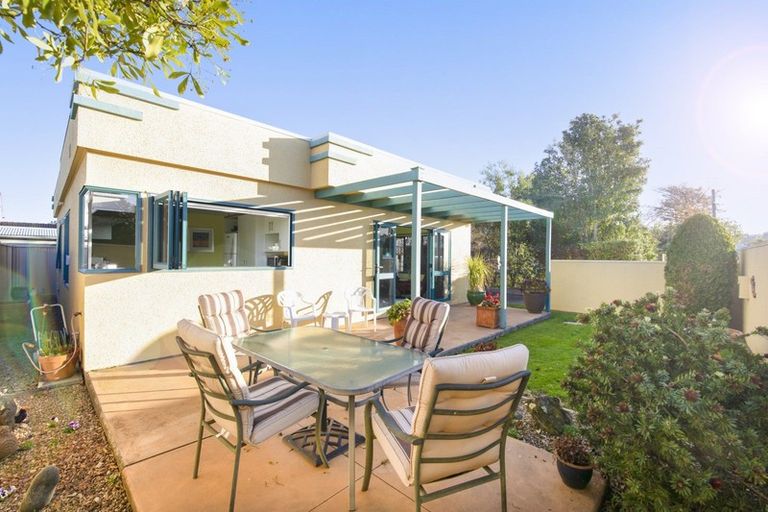 Photo of property in 2a Cambridge Terrace, Taradale, Napier, 4112