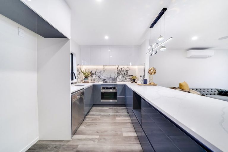 Photo of property in 2/7 Gambare Place, Wattle Downs, Auckland, 2103