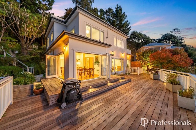 Photo of property in 31 Walter Road, Lowry Bay, Lower Hutt, 5013