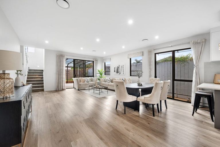 Photo of property in 74a Walworth Avenue, Pakuranga Heights, Auckland, 2010