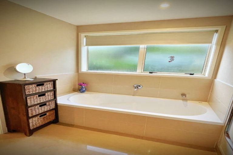 Photo of property in 15 Matheson Road, Red Beach, 0932