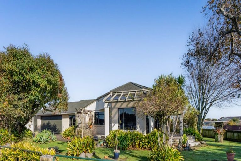 Photo of property in 3 Karina Road, Merrilands, New Plymouth, 4312