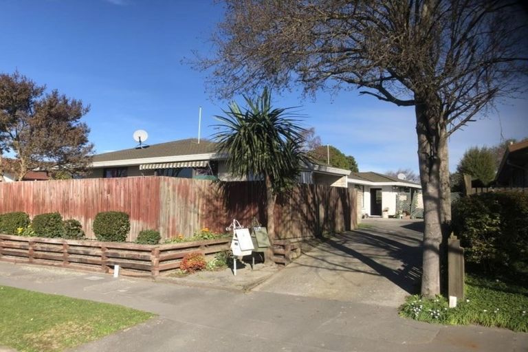 Photo of property in 37 Karnak Crescent, Russley, Christchurch, 8042