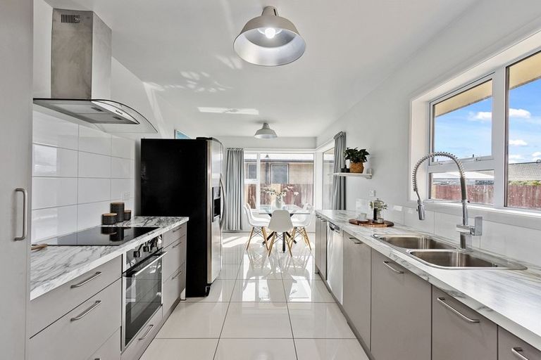 Photo of property in 22 Skerten Avenue, Hornby, Christchurch, 8042