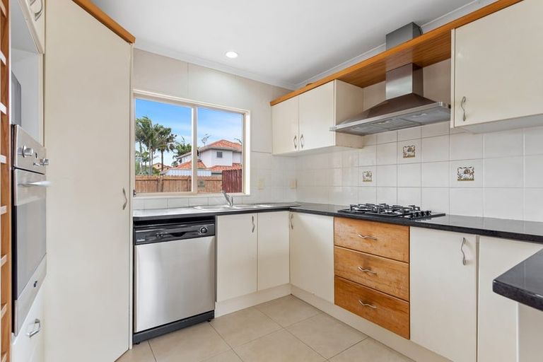 Photo of property in 9 Redcastle Drive, East Tamaki, Auckland, 2013