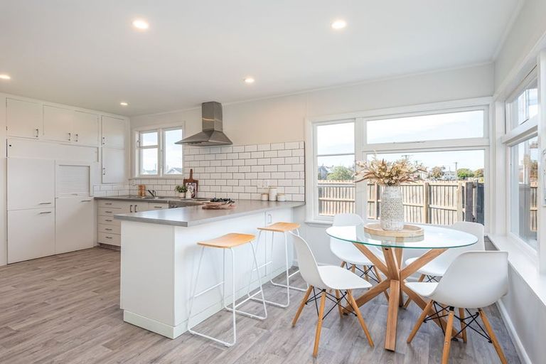 Photo of property in 329 Wainoni Road, Avondale, Christchurch, 8061