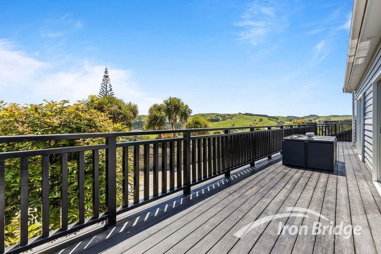 Photo of property in 20 Rauta Way, Helensville, 0800