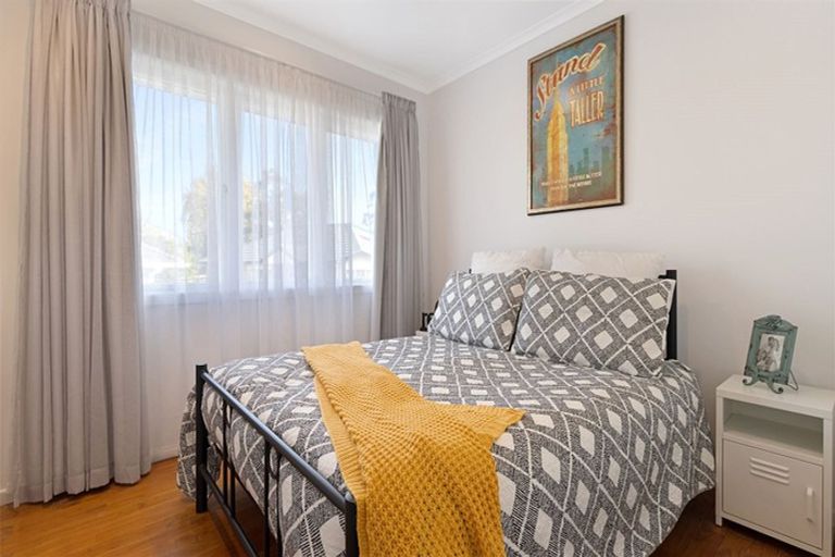 Photo of property in 25 Essex Street, Te Atatu South, Auckland, 0610