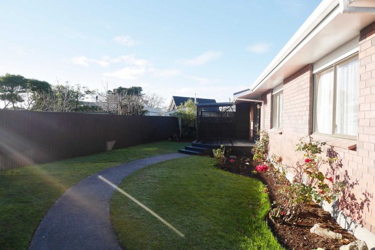 Photo of property in 2/25 Inwoods Road, Parklands, Christchurch, 8083