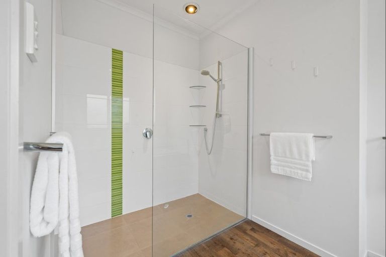 Photo of property in 5b Tupuhi Place, Highlands Park, New Plymouth, 4312