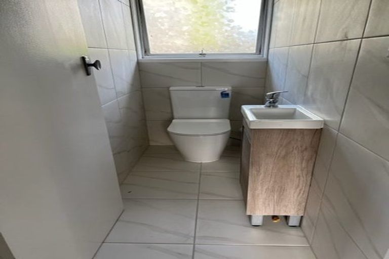 Photo of property in 3/53 Onewa Road, Northcote, Auckland, 0627