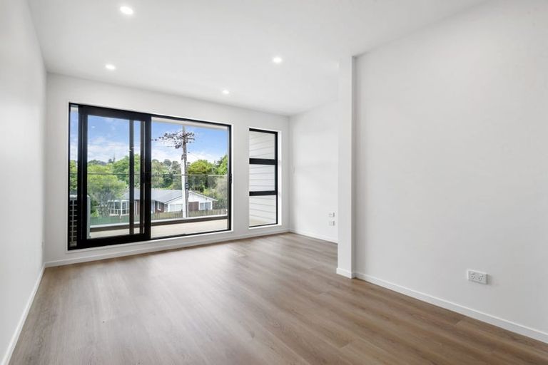 Photo of property in 94 Godley Road, Green Bay, Auckland, 0604