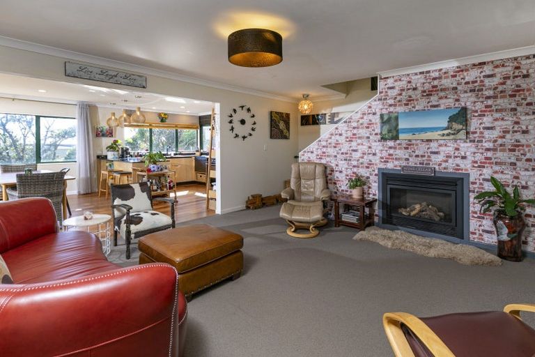 Photo of property in 6 Berridge Road, Muriwai, Waimauku, 0881