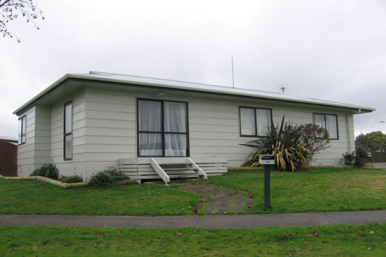 Photo of property in 19 Gladys Place, Kelvin Grove, Palmerston North, 4414