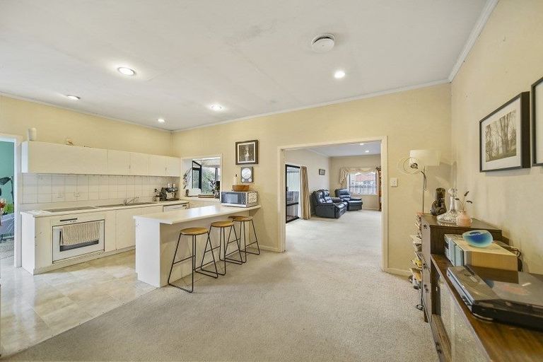 Photo of property in 13 Birdwood Avenue, Papatoetoe, Auckland, 2025