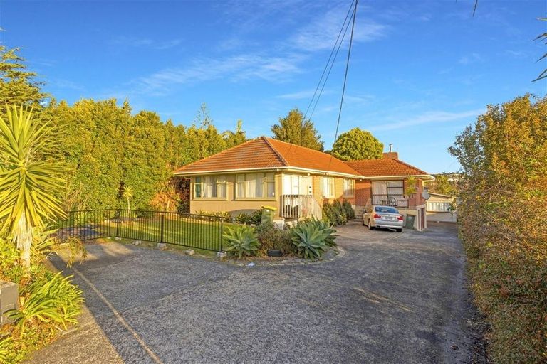 Photo of property in 29 Awaroa Road, Sunnyvale, Auckland, 0612