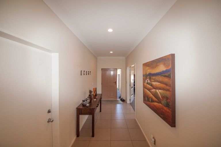 Photo of property in 43 Erlestoke Crescent, Churton Park, Wellington, 6037