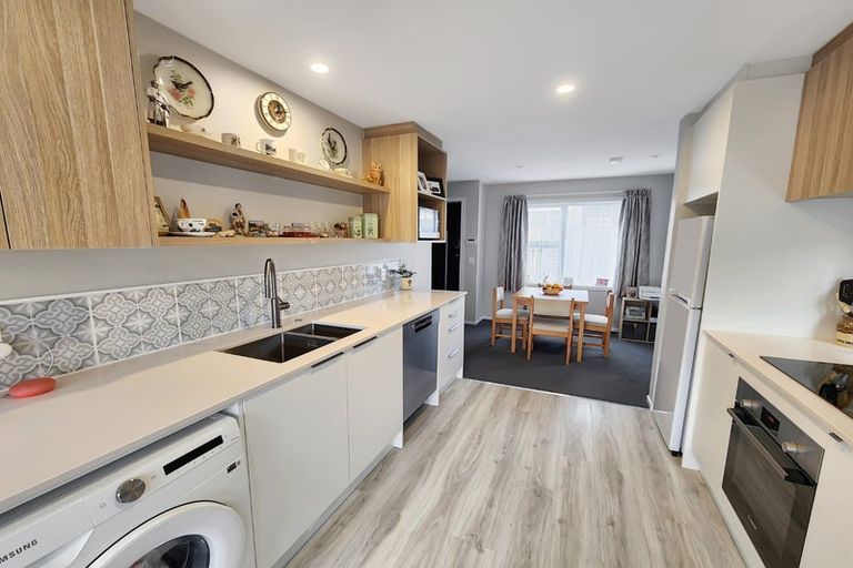 Photo of property in 5/6 Peel Place, Wainuiomata, Lower Hutt, 5014