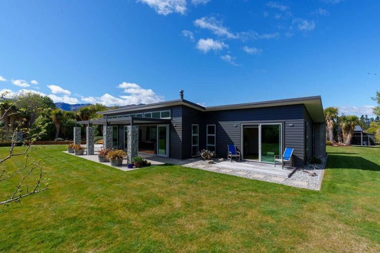 Photo of property in 28 Sam John Place, Lake Hawea, 9382