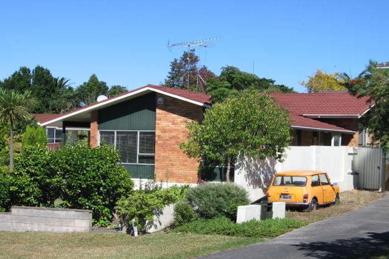 Photo of property in 23 Nui Mana Place, Te Atatu South, Auckland, 0610