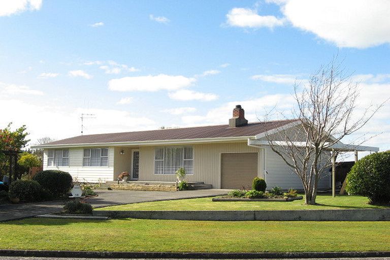 Photo of property in 15 Oaklea Avenue, Marton, 4710