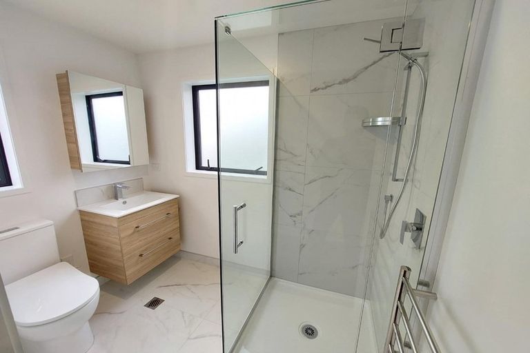 Photo of property in 1/87 Taikata Road, Te Atatu Peninsula, Auckland, 0610