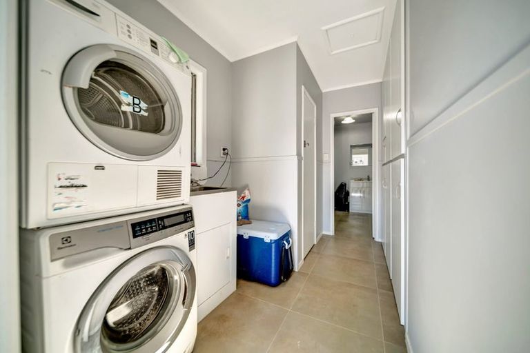 Photo of property in 389 Waiuku Road, Puni, Pukekohe, 2678