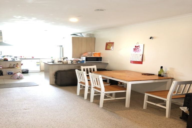 Photo of property in 10 Brashier Circle, Sunnyvale, Auckland, 0612