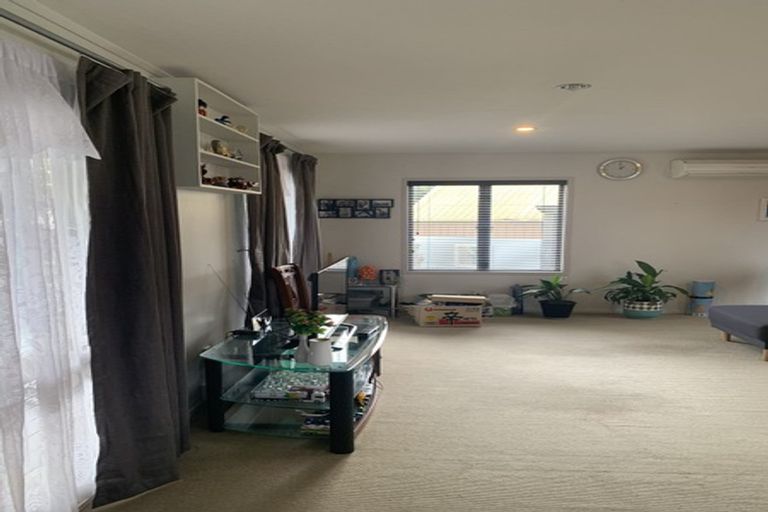 Photo of property in 13 Gloaming Place, Conifer Grove, Takanini, 2112