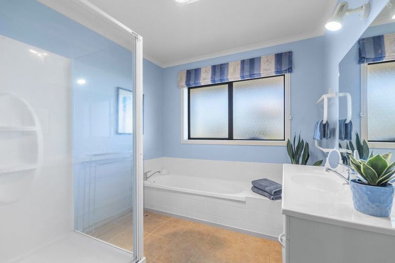 Photo of property in 6 Ash Place, Whalers Gate, New Plymouth, 4310