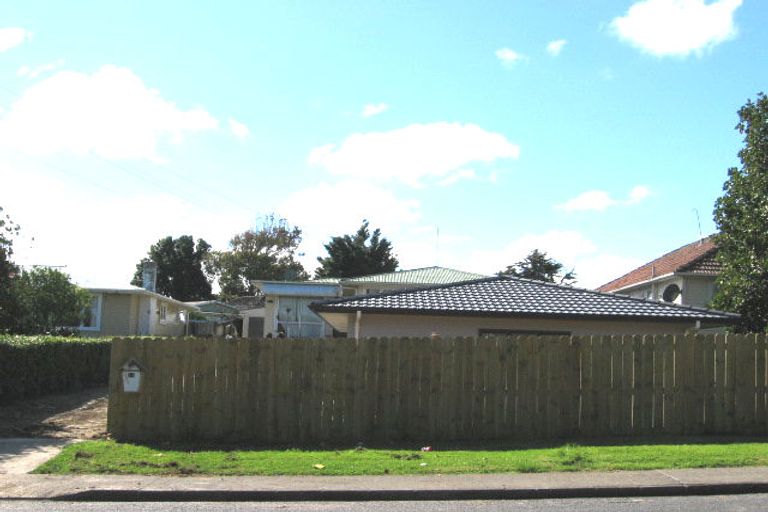 Photo of property in 13 Kotuku Street, Te Atatu Peninsula, Auckland, 0610
