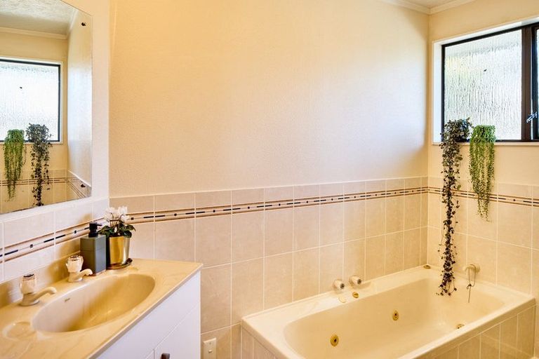 Photo of property in 1 The Top Gallant, Whitby, Porirua, 5024