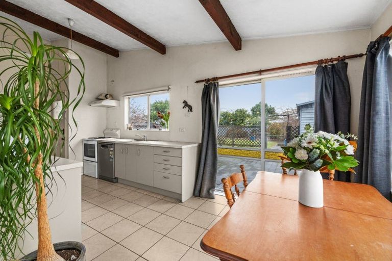 Photo of property in 8 Jeffares Place, Taradale, Napier, 4112