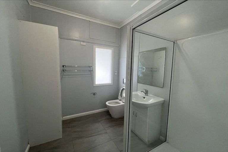 Photo of property in 98/98a Weraroa Road, Levin, 5510