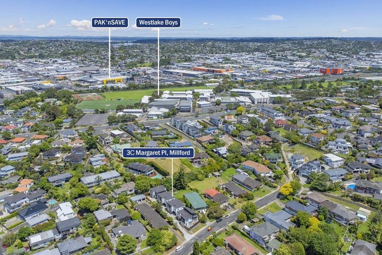 Photo of property in 3c Margaret Place, Milford, Auckland, 0620