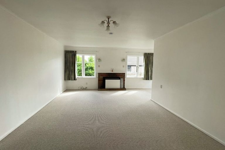 Photo of property in 2 Marlene Avenue, Te Atatu South, Auckland, 0610