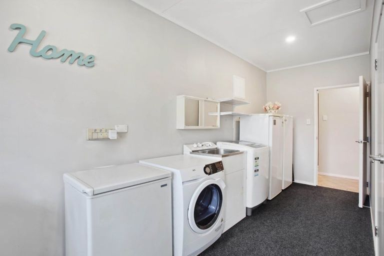 Photo of property in 18 Deanna Drive, West Harbour, Auckland, 0618