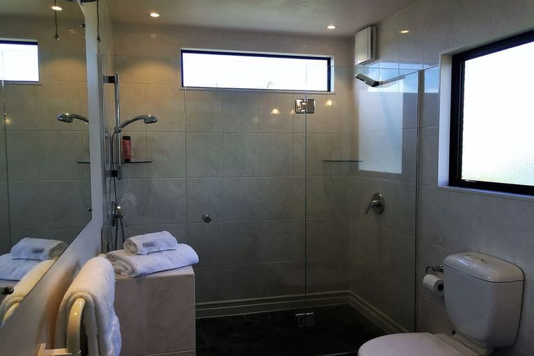 Photo of property in 1/41 High Road, Glenfield, Auckland, 0629