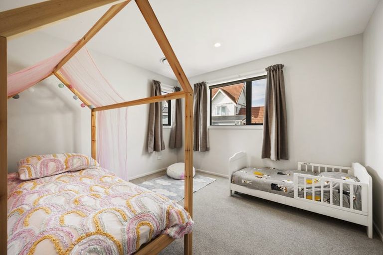 Photo of property in 208a Queens Drive, Lyall Bay, Wellington, 6022