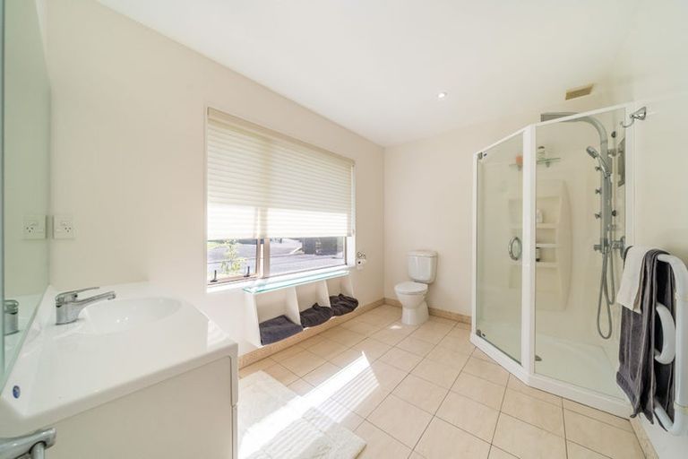 Photo of property in 41 Mount Marua Way, Timberlea, Upper Hutt, 5018