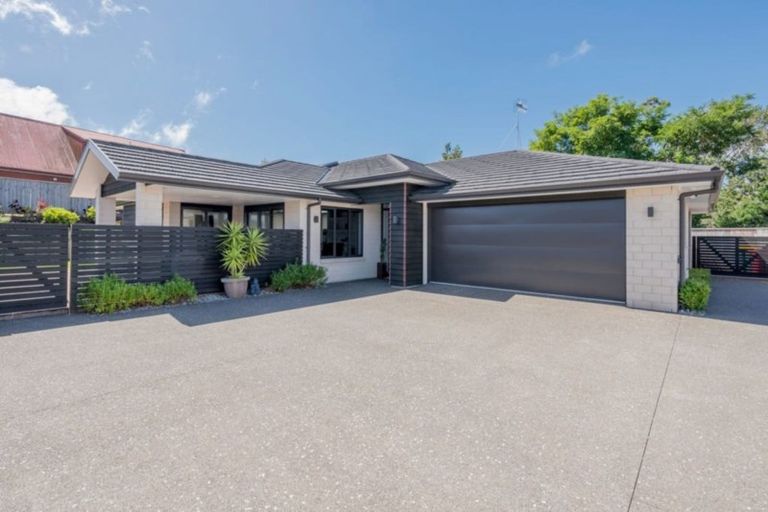 Photo of property in 40 San Priamo Place, Paraparaumu Beach, Paraparaumu, 5032