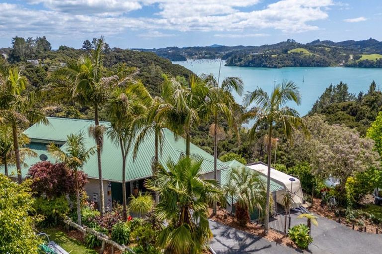 Photo of property in 104 Te Wahapu Road, Russell, 0272