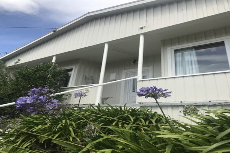 Photo of property in 37 Ara Paiwhenua, Tawa, Wellington, 5028