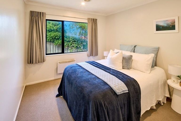 Photo of property in 22 Domanski Crescent, Owhiro Bay, Wellington, 6023